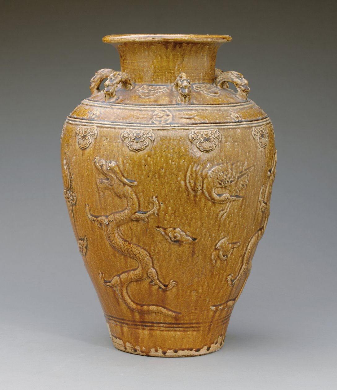 Stor ravbrun glasert Martaban vase av School Burmese