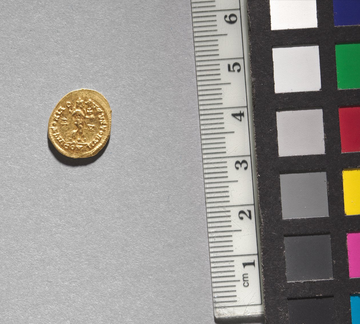 Solidus of Arkadios (revers), 395-408 (gull) (se CVL 499734 for forside) av School Byzantine