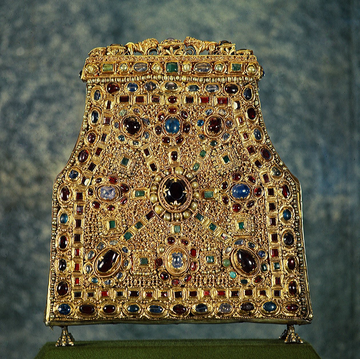 Relikvieskrin av St. Johns tenner, donert av Lombarddronning Theodelinde de Baviere (Teodolinda, Lombarddronning døde i 627) til katedralen i Monza. Gjenstand fra 900-tallet. karolingisk kunst. Monza, Museo e Tesoro del Duomo (Musee et tresor de la cathedr av School Carolingian