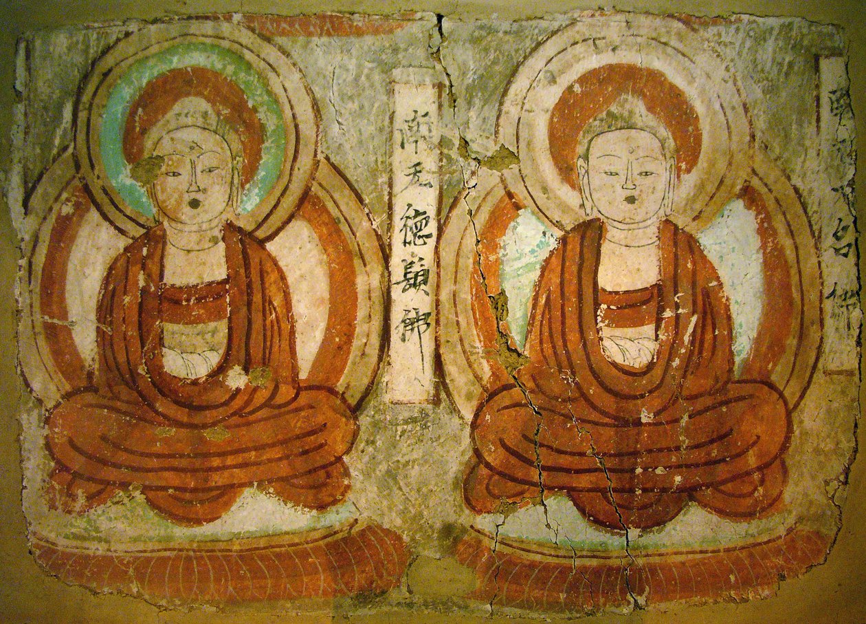 Buddhaer malte fra 900-tallet til Gaochang-staten, på et fragment av veggmaleri fra "Caves of Thousand Buddhas" i Bezeklik, Xinjiang autonome region. Fotografi, Seoul nasjonalmuseum, Republikken Korea, 2006. av School Chinese