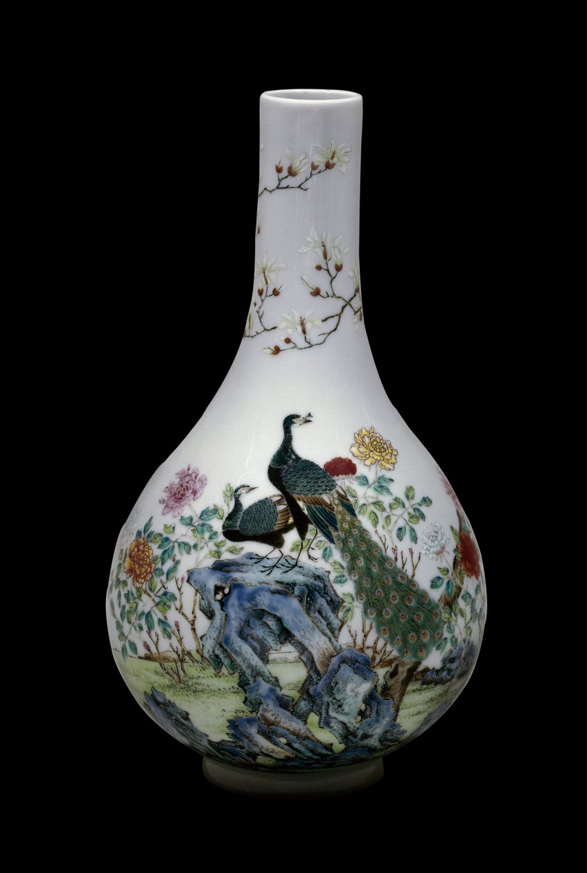 Kinesisk kunst: keramikkvase fra den rosa familien dekorert med fugler (inkludert påfugler) og blomster. Qianlong Reg. (1736-1795). Paris, Musee Guimet, Musee national des Arts Asian. av School Chinese