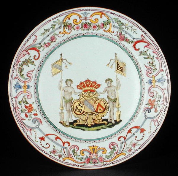 Middagstallerken dekorert i famille roseemaljer med armene til Goos av Ghyseghem, acolleees med Vecquemans og Goubau, Yonzheng-perioden (1725-35) ca. 1730 (porselen) av School Chinese