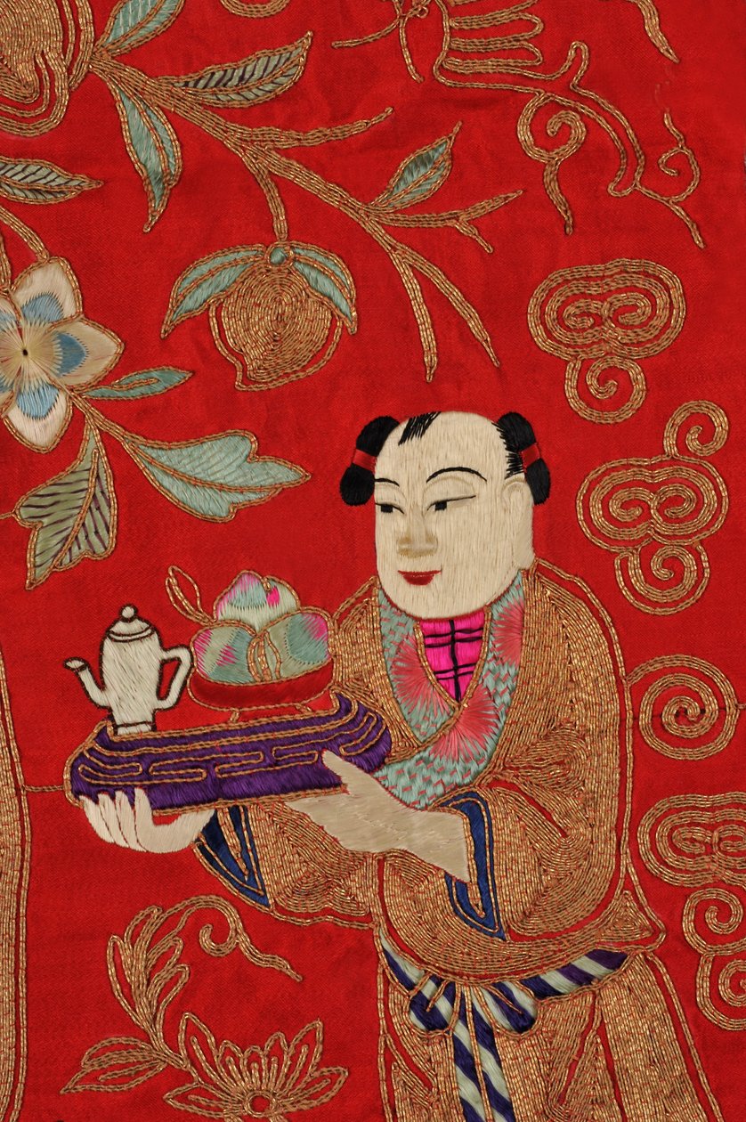 Broderi som viser en gutt som tar med te (tekstil) (detalj av 389561) av School Chinese