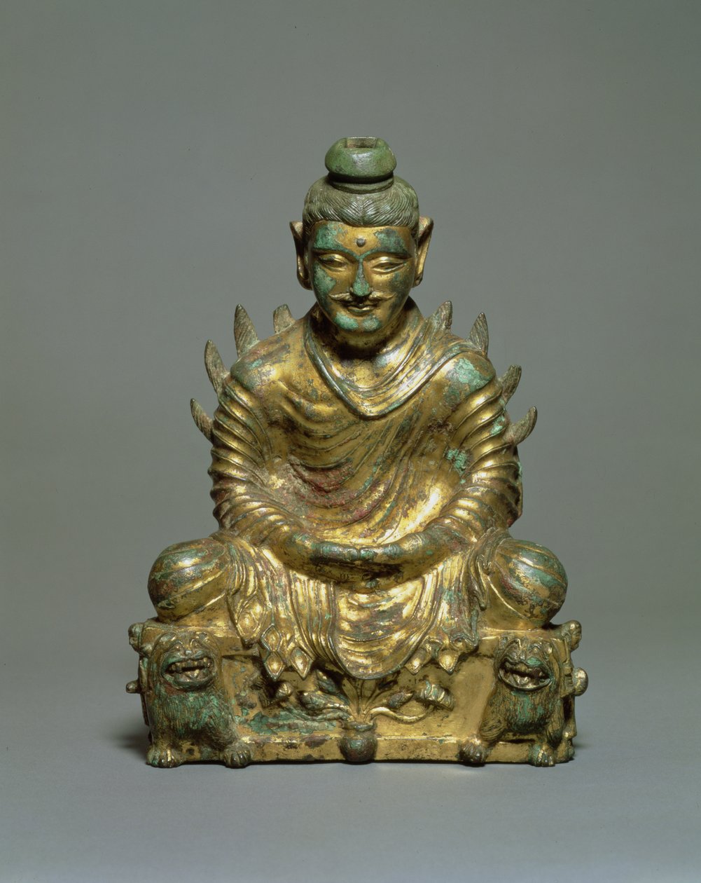 Sittende Buddha med flammende skuldre, Chinese Six Dynasties Period, Northern Wei-dynasty, 3.-5. århundre (forgylt bronse) av School Chinese