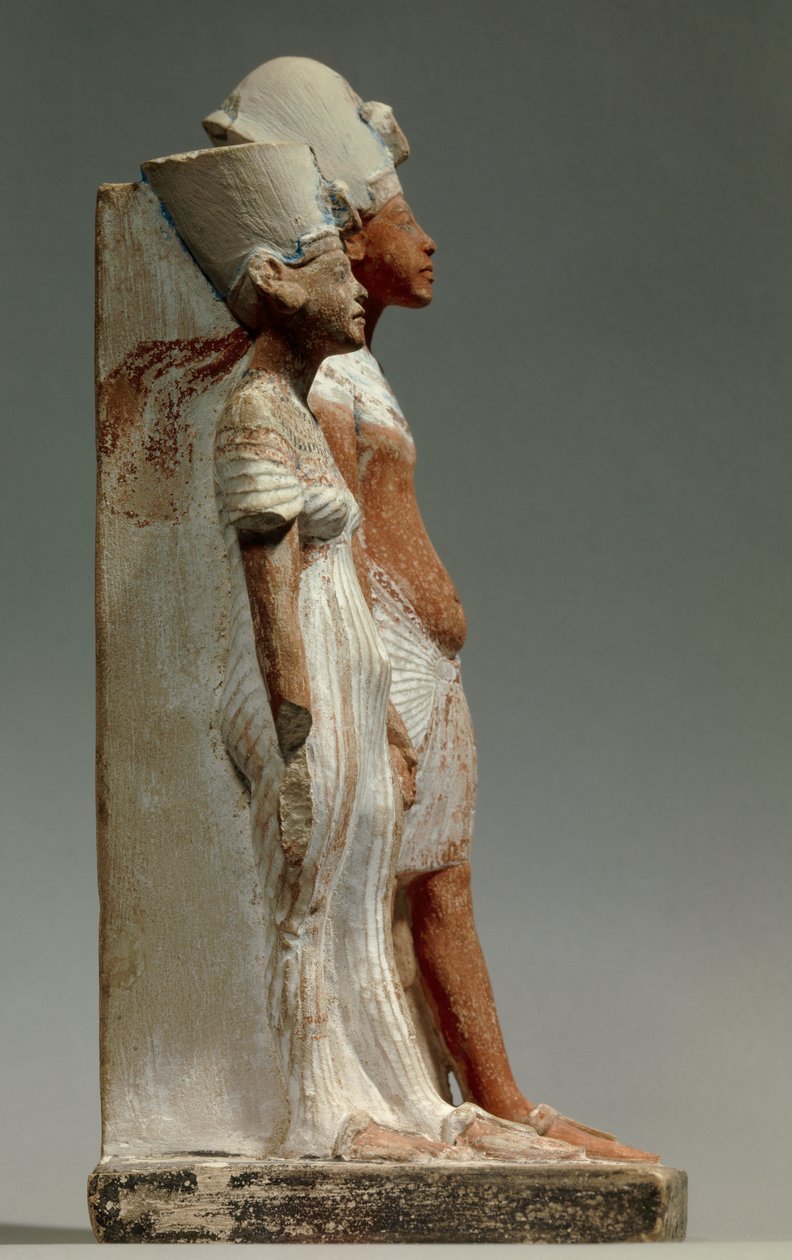 Antikkens Egypt Kunst: Kong Akhenaten og dronning Nefertiti. Malt kalksteinsskulptur laget rundt 1360 f.Kr. Paris, Musee Du Louvre av School Egyptian