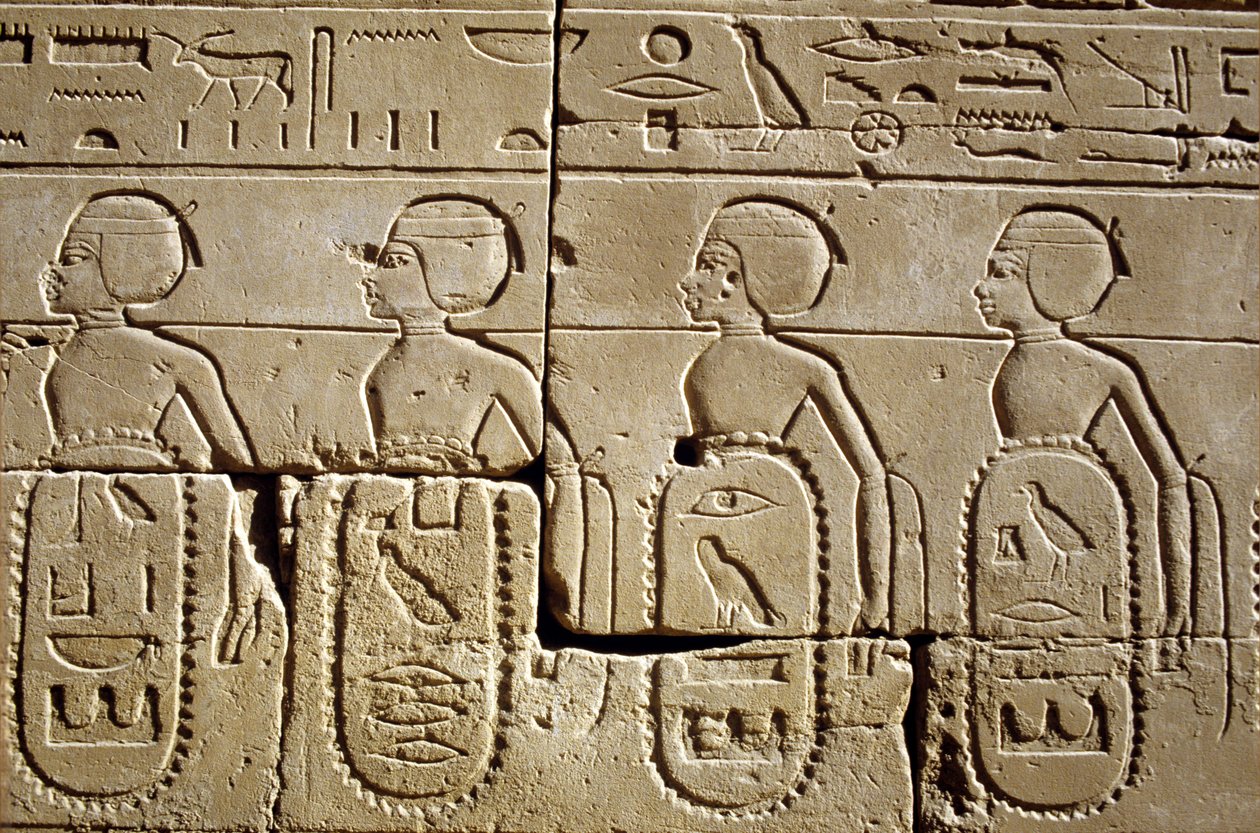 Det gamle Egypt, Veggmaleri/utskjæring, Karnak/Luxor Pylon Six, En del av listene over stammene i sør og Syria som ble underlagt av Tutmoses IIIs hær, Karnak Temple, Luxor av School Egyptian