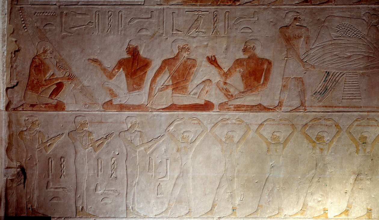 Det gamle Egypt: kalksteinrelieff som representerer musikere fra kapellet i Mastaba i Akhethetep, rundt 2300 f.Kr. 5. dynasti. Gammelt imperium. Fra Saqqara (Sakkara). Paris, Louvre-museet av School Egyptian