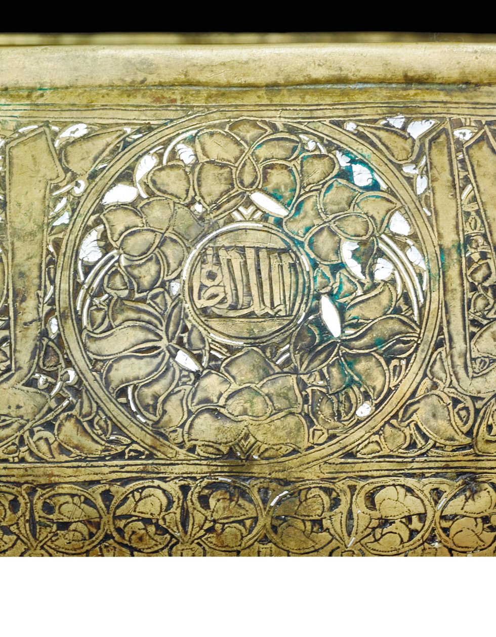 Detalj av en Mamluk-skål, ca. 1351 (messing med sølv- og gullinnlegg) av School Egyptian