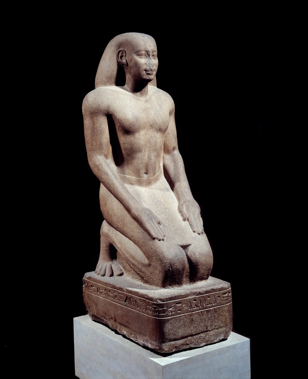 Egyptisk antikvitet: "" Statue av Nakhthorheb, prestesjef"" Kvartsittskulptur rundt 590. 26. dynasti, regne av Psammetic (595-529 f.Kr.) Paris. Museet Louvre av School Egyptian
