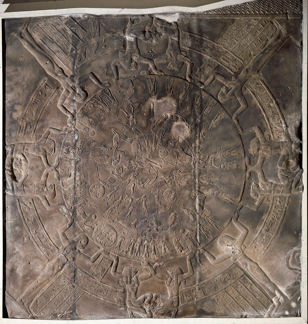 Egyptisk antikvitet: "" The Zodiac"" Lavt relieff fra taket i østkapellet til Osiris på Hathor-tempelet i Denderah. Ptolemaisk periode (332-30 f.Kr.) Paris, Louvre-museet av School Egyptian