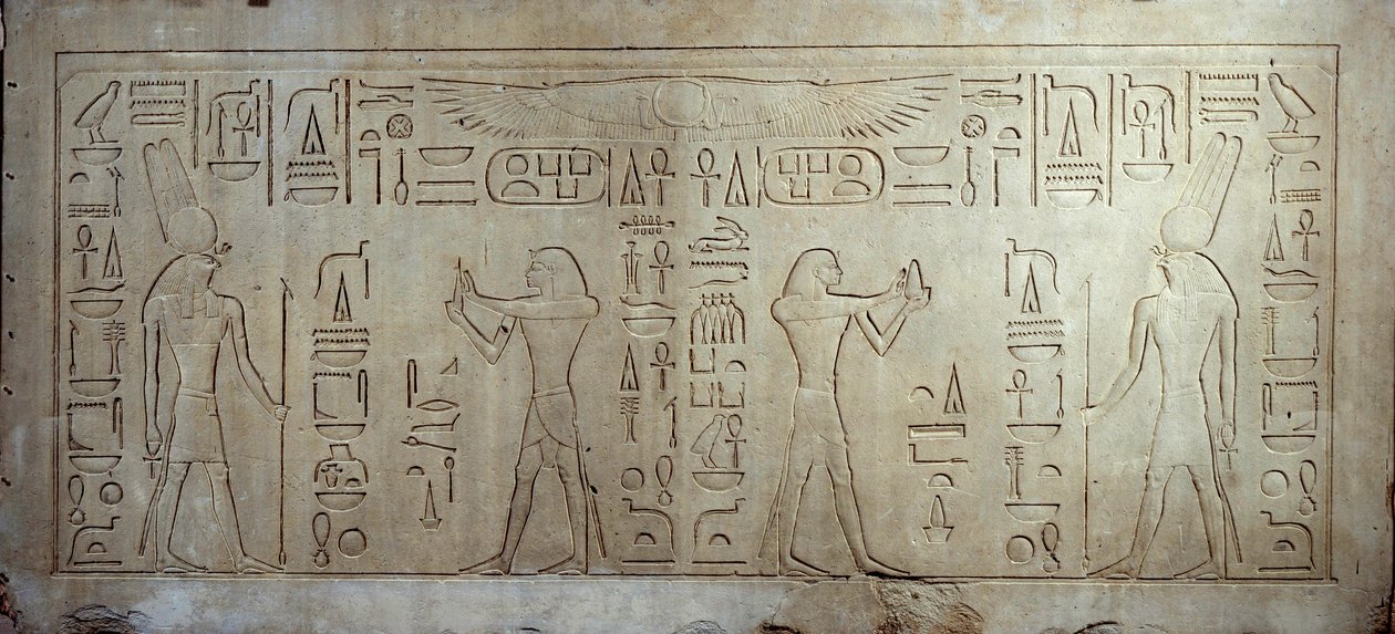 Egyptisk antikvitet: kalksteinstele som viser kong Sesostris III (1862-1843 f.Kr.) (til venstre) som en ung mann, til høyre, en aldersmann tilbyr brød og kake til guden Monti. 1878-1843 f.Kr. Fra medamoud. Paris, Louvre-museet av School Egyptian