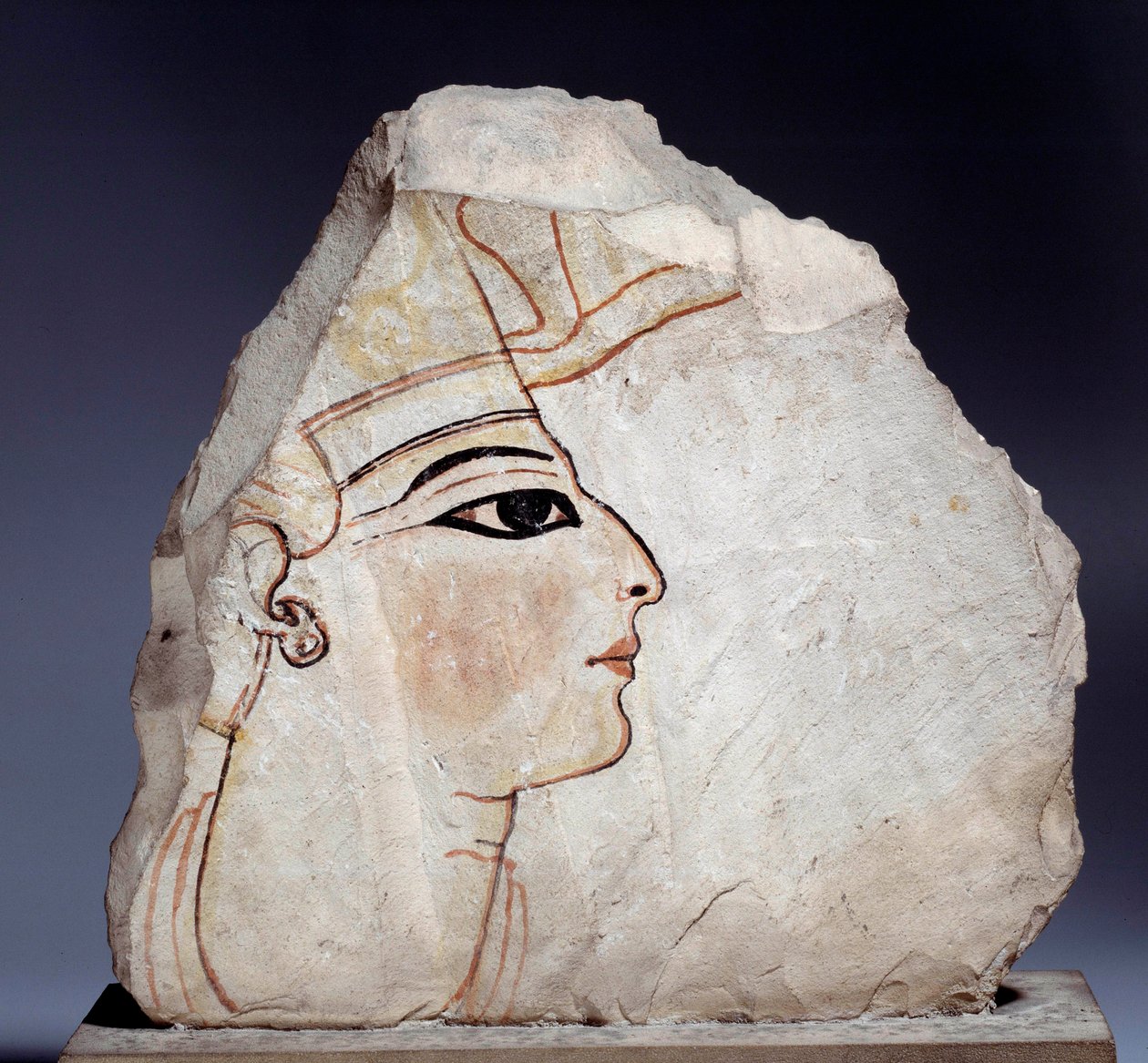 Egyptisk antikvitet: ostrakon (eller ostracon) (flertall: ostraca eller ostraka), keramikkskår av kalkstein med kongelig profil. 19. dynasti (1295-1186 f.Kr.). Paris, Louvre-museet av School Egyptian