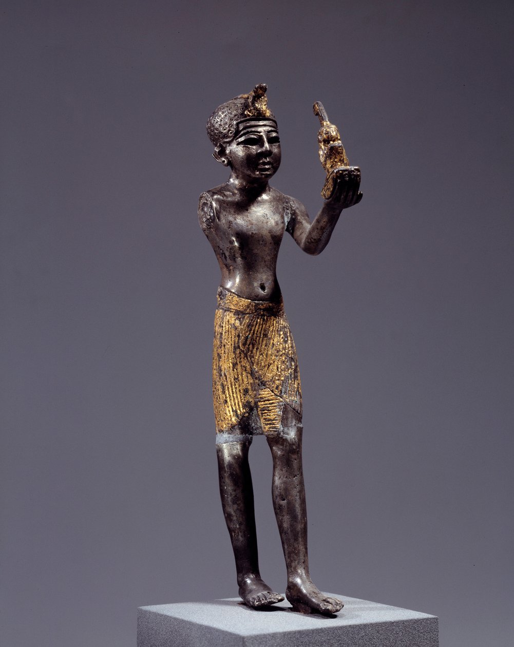 Egyptisk antikvitet: statuett av kongen (Sethi I?) som ofret Maat. Sølv og gull skulptur. Regne av Sethi (1294-1279 f.Kr.). Dim. 19 cm. Paris, Louvre-museet av School Egyptian