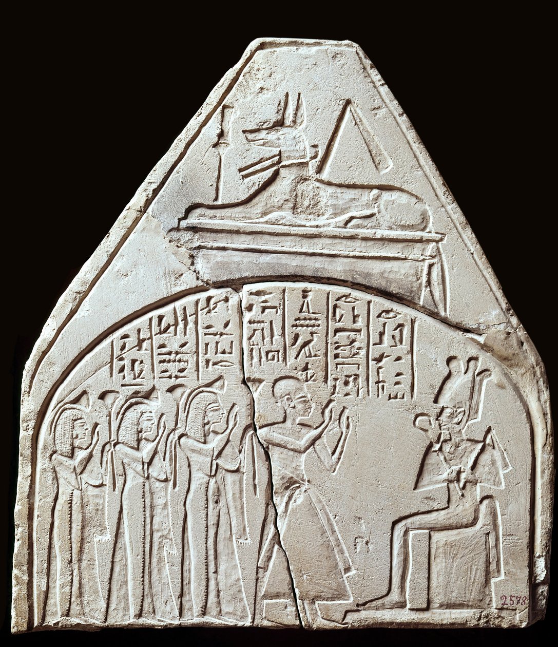 Egyptisk antikvitet: stelefragment som representerer tilbedelsen av guden Osiris. Over den representerer Anubis. Paris, Louvre-museet av School Egyptian