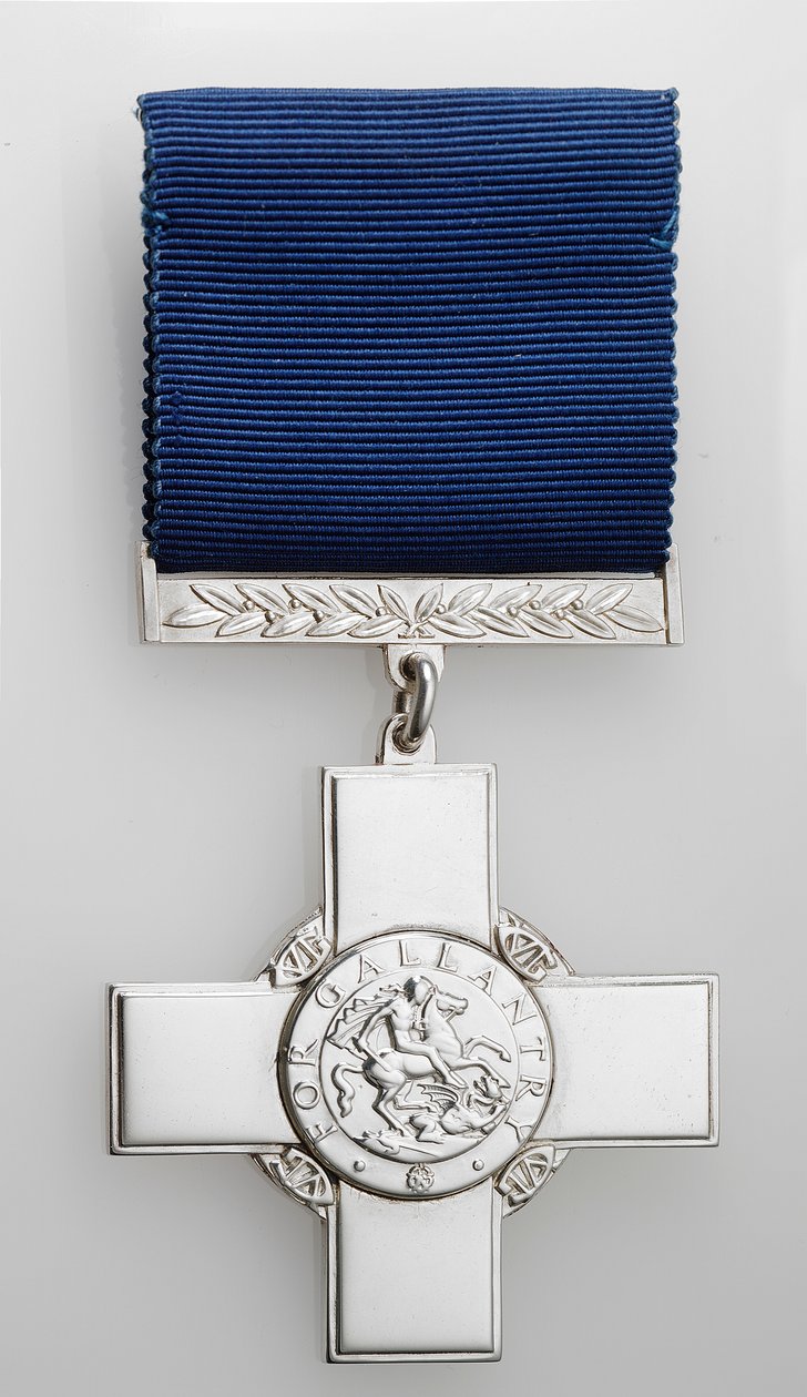 George Cross (sølv med silkebånd) av School English