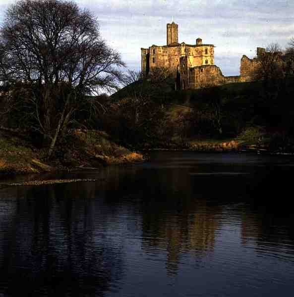 Utsikt over Warkworth Castle, Percy Family Seat av School English