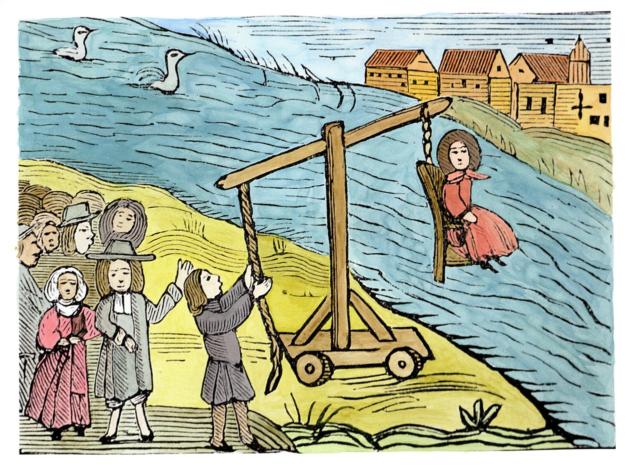Kvinne på en andekrakk, anklaget for hekseri, illustrasjon fra en samling kapittelbøker om esoterica (tresnitt) (senere fargelegging) av School English