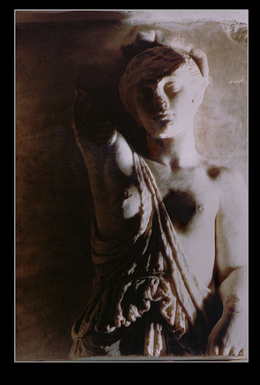 Figure of an Amazon, relief from the altar of Artemis, Temple of Artemis at Ephesus, 450-300 BC (marble) av School Greek