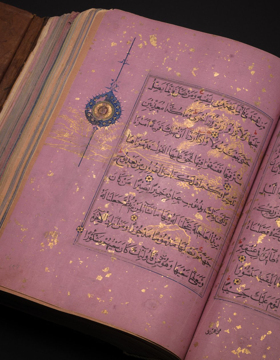 En Timurid eller Aqquyunlu Qur'an, Iran (gull, blekk og fargede pigmenter på kinesisk papir) av School Iranian