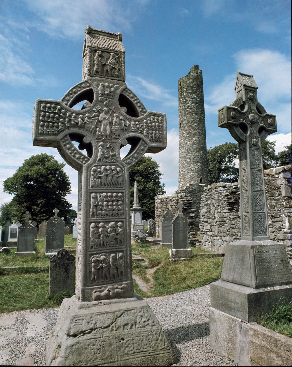 Utsikt over Muiredachs kors, utskåret stein, ca. 521 av School Irish