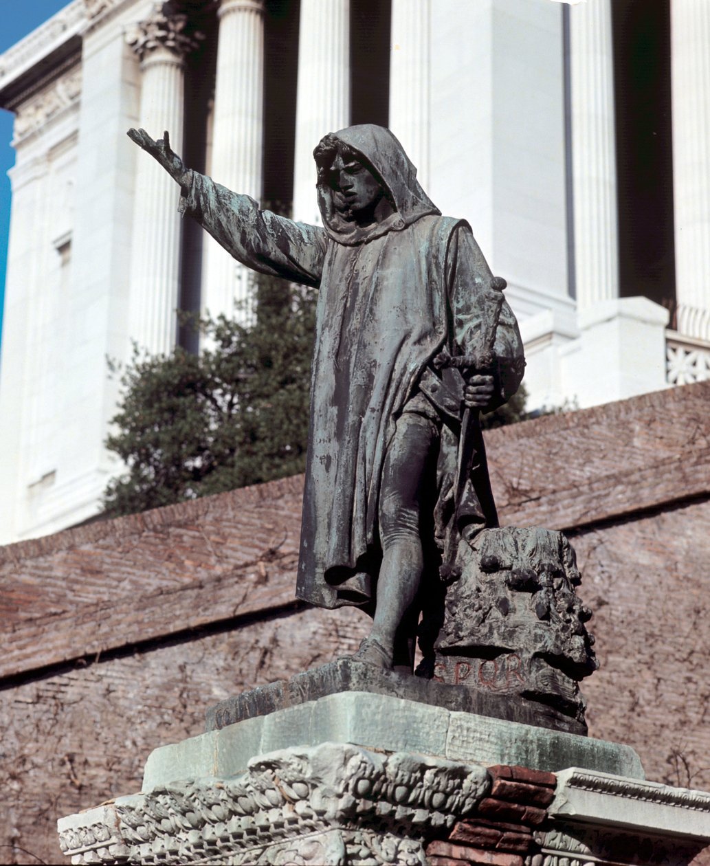 Monument dedikert til Cola di Rienzo (1314-1354) ved Capitol (Campidoglio) i Roma hvorfra han utropte den romerske republikken 20.05.1347. av School Italian