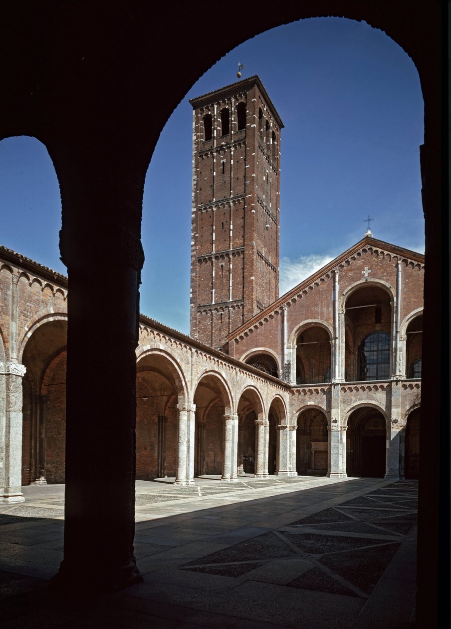 Utsikt over basilikaen St. Ambrose i Milano, 379-387 (Basilica st. Ambrose i Milano) (Basilica Sant