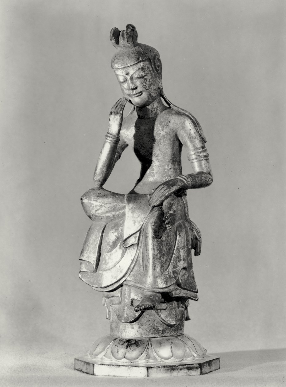 Bodhisattva sitter i en meditativ stilling, ca. 645-794 (forgylt bronse) (s/hvitt-bilde) av Japanese School