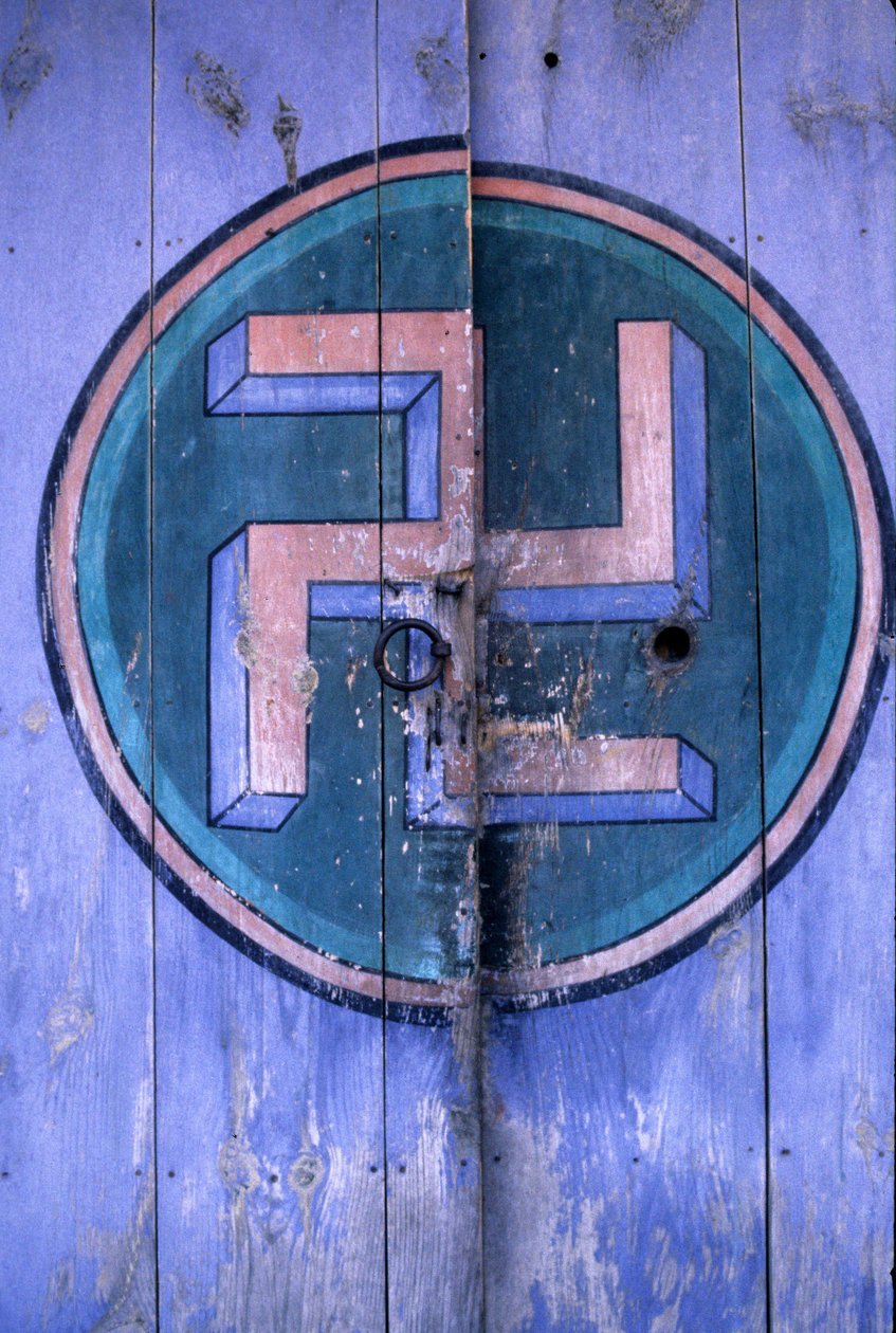Symbol for buddhisme på en av portene til tempelet "Tongdosa"" i Pusan-regionen i Korea. av School Korean