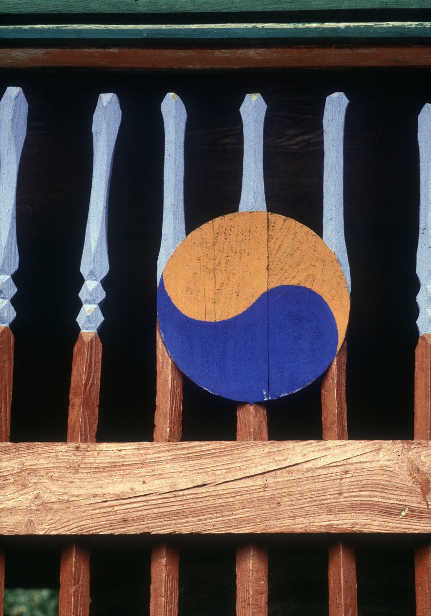 Yin og Yang symbol på en trebarriere (Kree) av School Korean