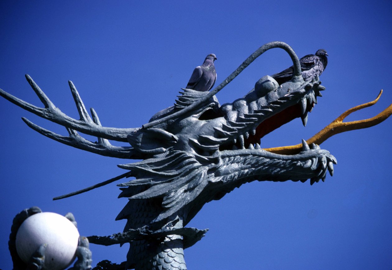 dragestatue, Yongdusan-parken i Pusan, Korea. av School Korean