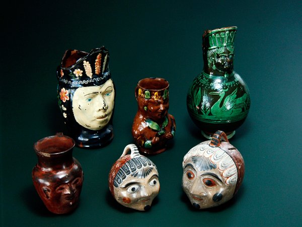 Portrettbeholdere, sent på 1800-tallet til 1930-tallet (enkeltfyrt, glasert og malt keramikk) av School Mexican
