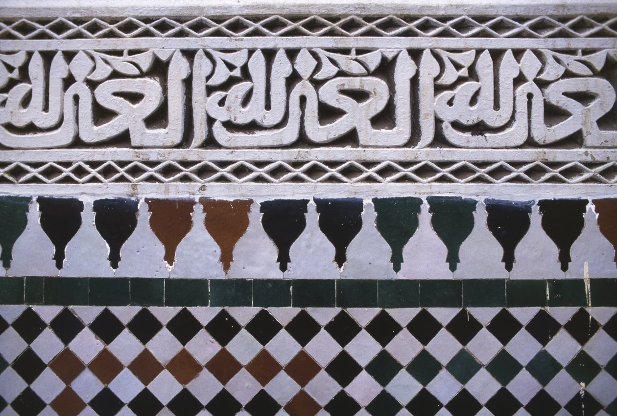 Detalj av en vegg på gårdsplassen (fliser og stukk) av School Moroccan