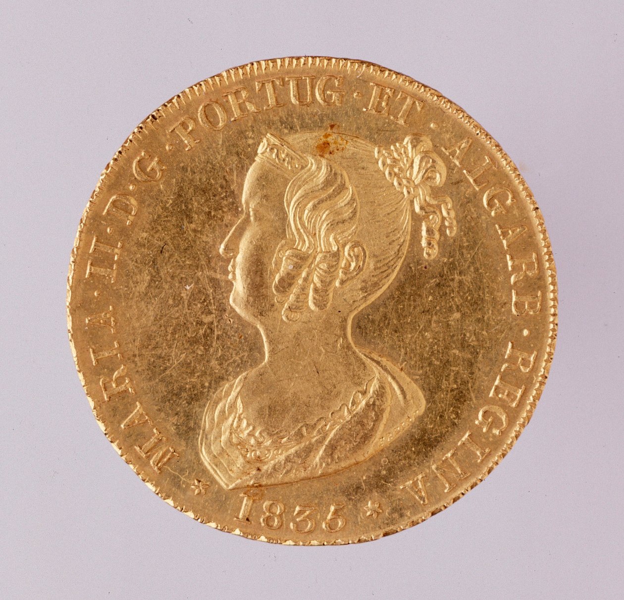 Gylden krone av dronning Mary II av Portugal (1819-1853) 1835. Diam. 3,1 cm Napoli, arkeologisk museum av School Portuguese