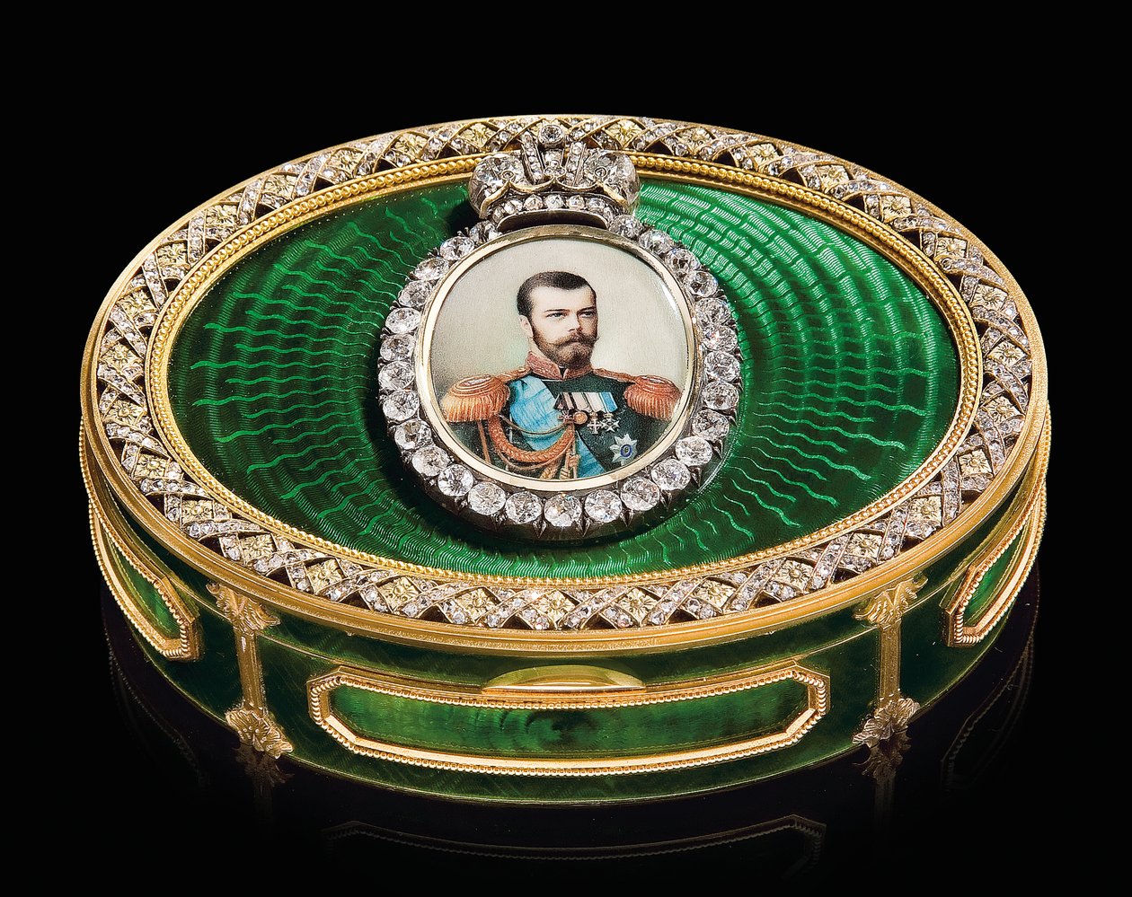 En snusboks med juveler med en akvarellminiatyr av keiser Nicholas II, ca. 1890 (juveler, gull, emalje, elfenben, akvarell) av School Russian