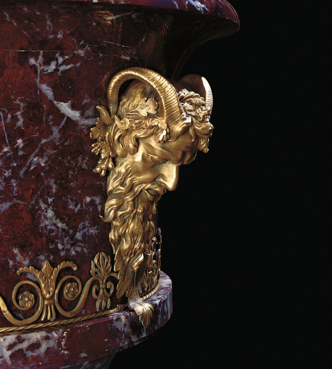 Detalj fra en av et par vaser, ca. 1790 (jaspis og ormolu) av School Russian