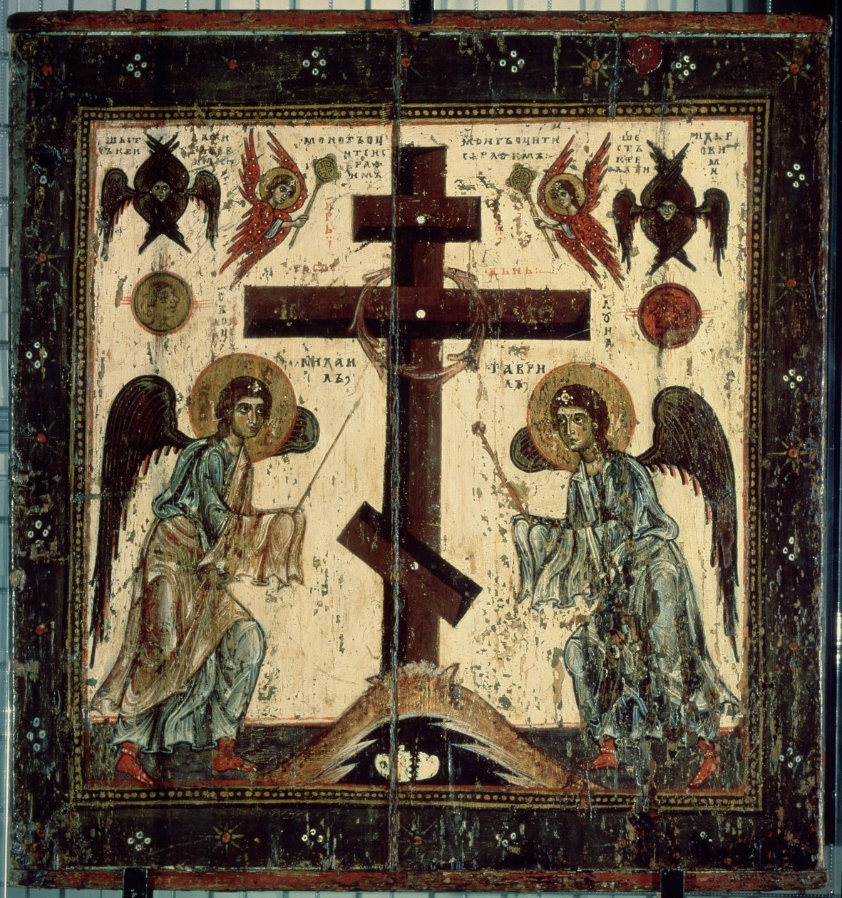 Tilbedelsen av korset. To engler som tilber det russisk-ortodokse korset. Russisk ikon, tempera på tre, mellom 1130 og 1200, kunst fra Novgorod (Russland). Statens Tretyakov-galleri, Moskva (Russland). av School Russian
