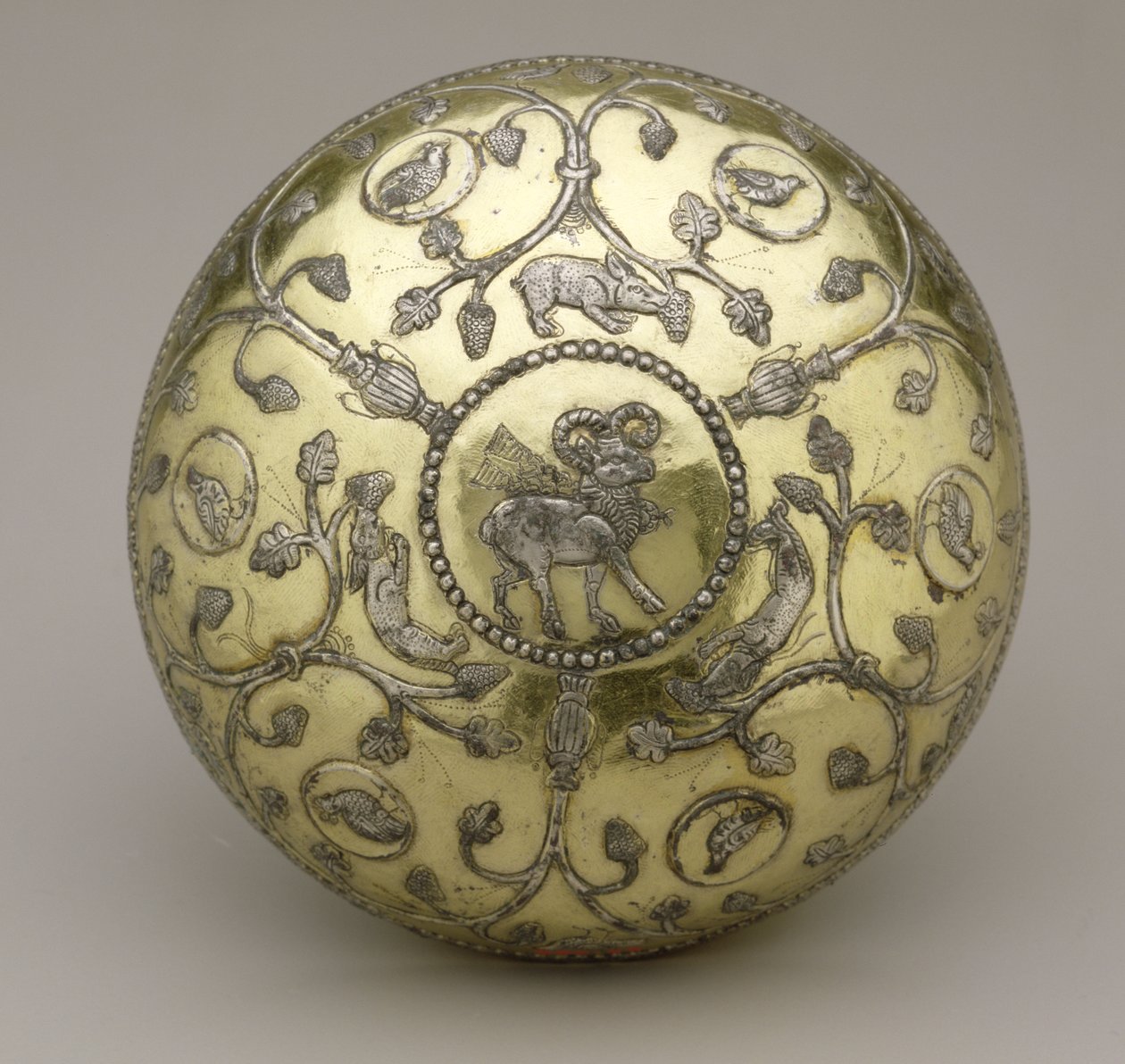 Skål, 6.-7. århundre e.Kr. (forgylt og utskåret sølv) av School Sasanian