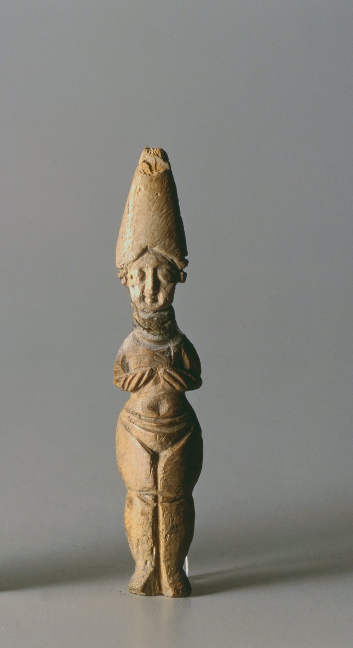 Figur med høy hatt, fra Susa, Iran, 4.–6. århundre e.Kr. (bein) av School Sasanian
