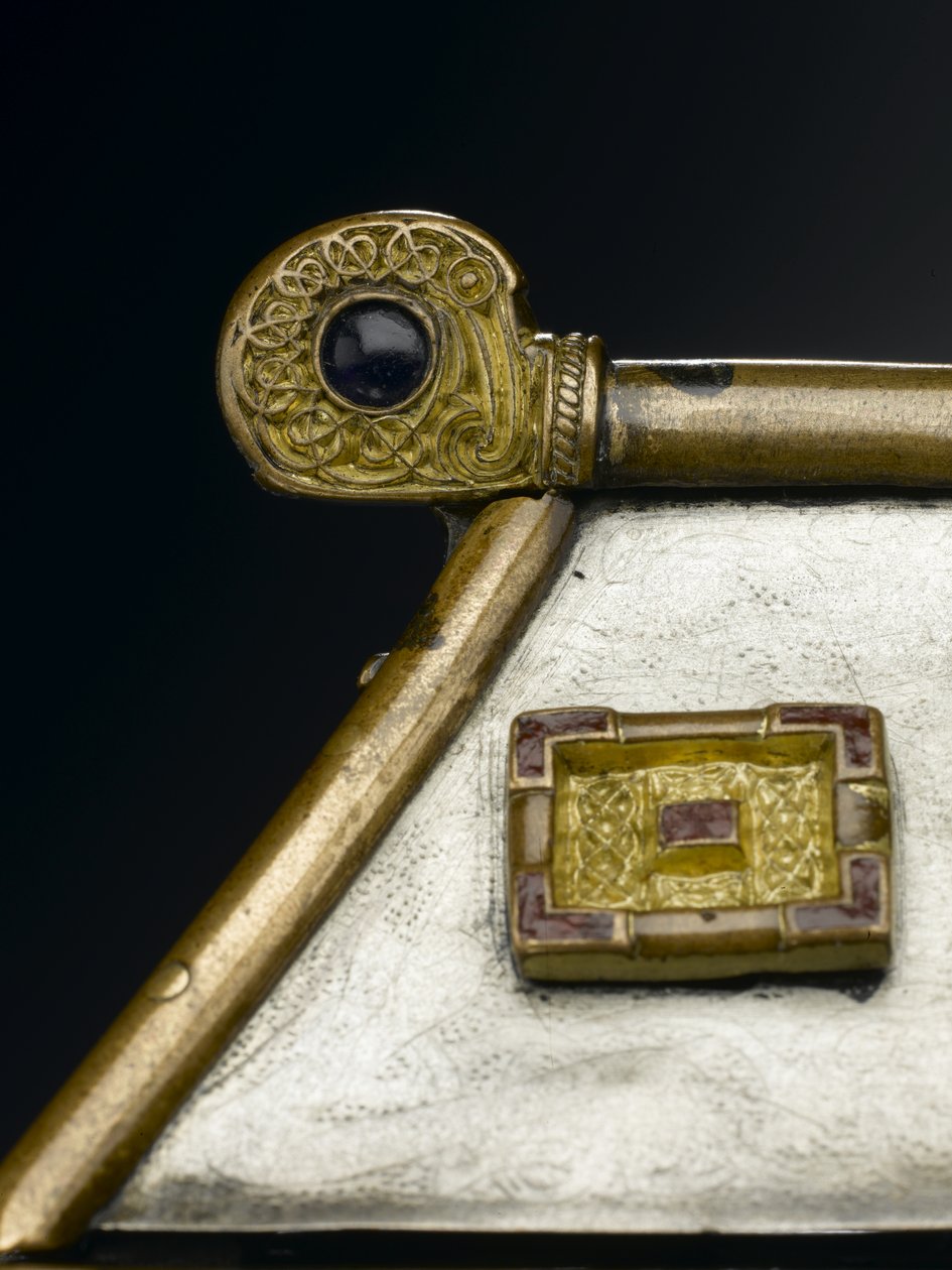 Monymusk-relikvieskrinet, ca. 800-tallet e.Kr. (bronse, sølv, tre, kobberlegering, glass, emalje) av Scottish School