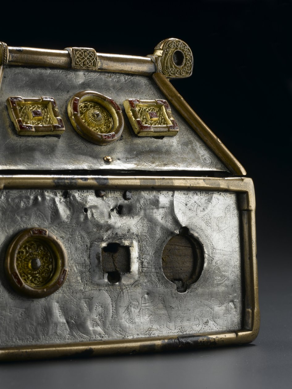 Monymusk-relikvieskrinet, ca. 800-tallet e.Kr. (bronse, sølv, tre, kobberlegering, glass, emalje) av Scottish School