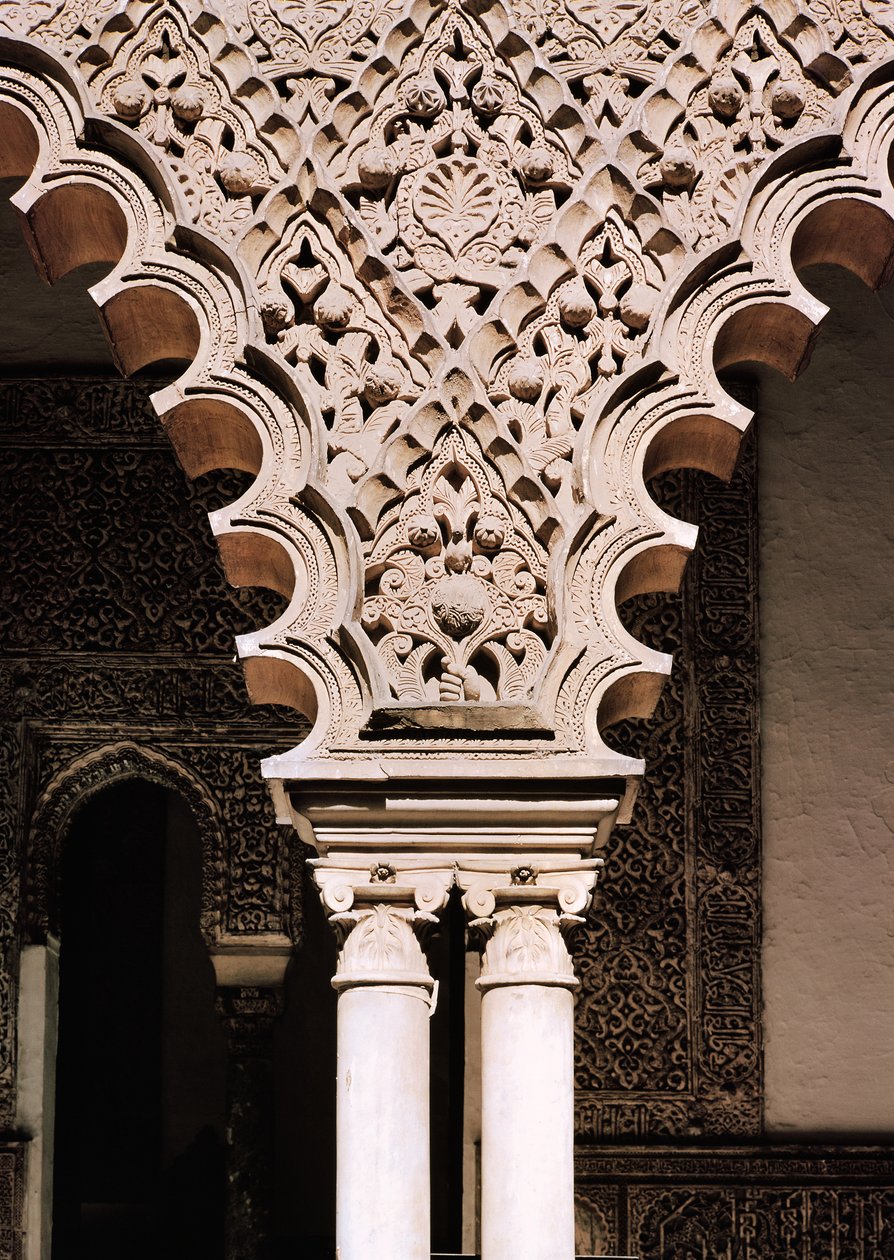 Detalj av en av polylobebuene fra Patio de las Doncellas (gips) av School Spanish