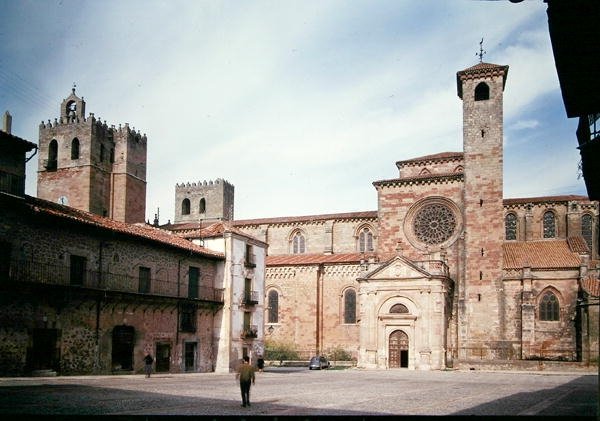 Utsikt over katedralen fra Plaza Mayor, bygget 1150-1300-tallet (bilde) av School Spanish