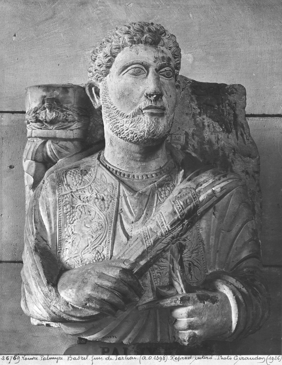 Funerary relief of Jarhai, from Palmyra, Syria (marble) (b/w photo) av School Syrian