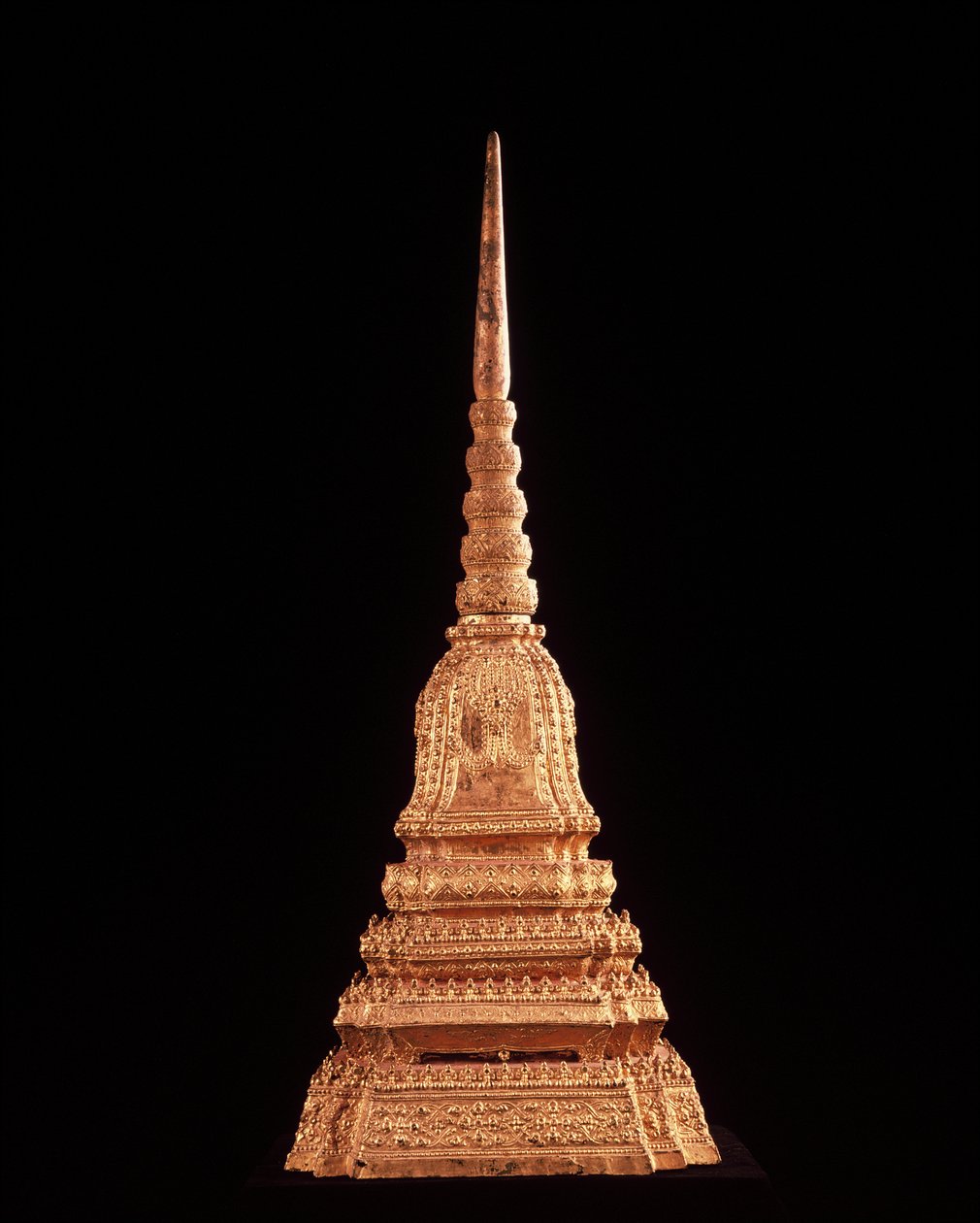 Modell av et chedi- eller relikvietårn (bronse) av School Thai
