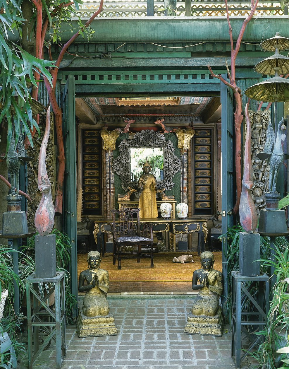 Et par thailandske takpynt (malt tre) av School Thai