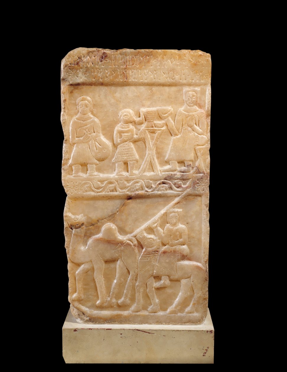 Orientalsk antikvitet: stele i albatre av kamel Idjl registrert i sabeen. 2. eller 3. århundre etter JC. Fra Jemen. Søn 0,55x0,29 m Paris, musee du Louvre av School Yemen