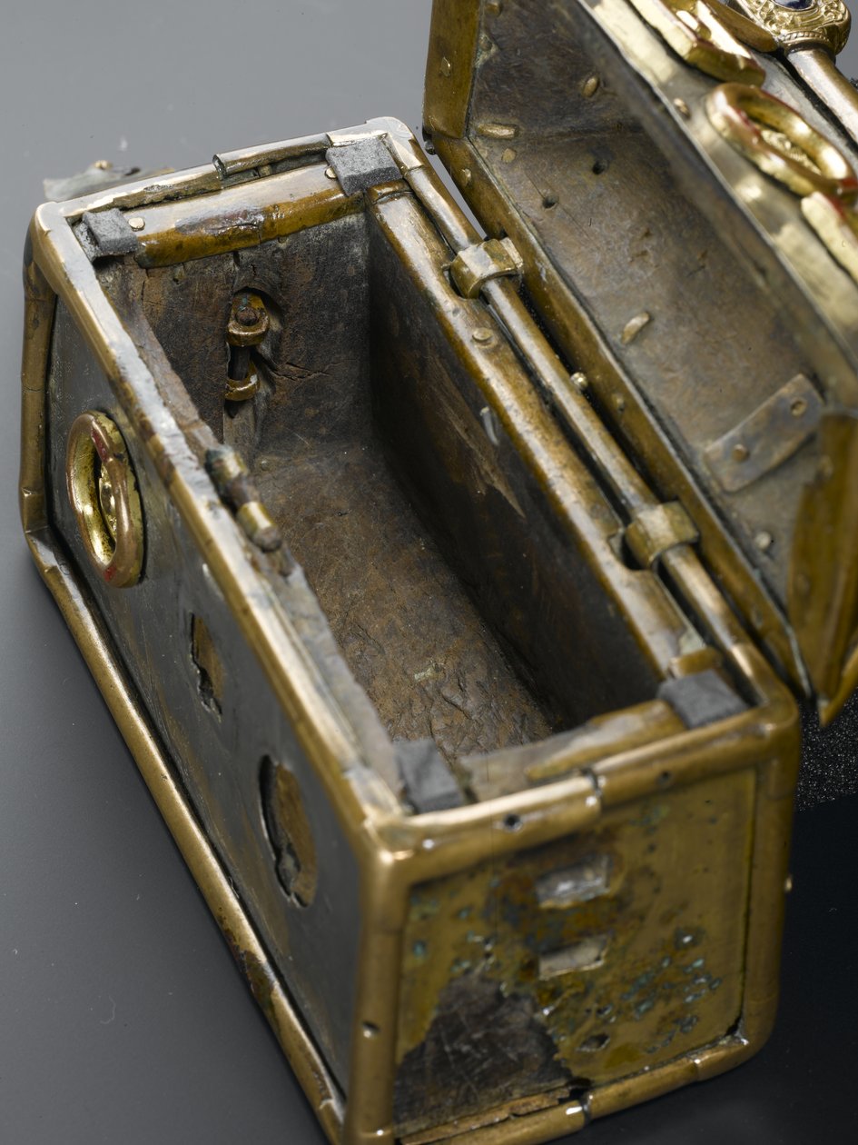 Monymusk-relikvieskrinet, ca. 800-tallet e.Kr. (bronse, sølv, tre, kobberlegering, glass, emalje) av Scottish School