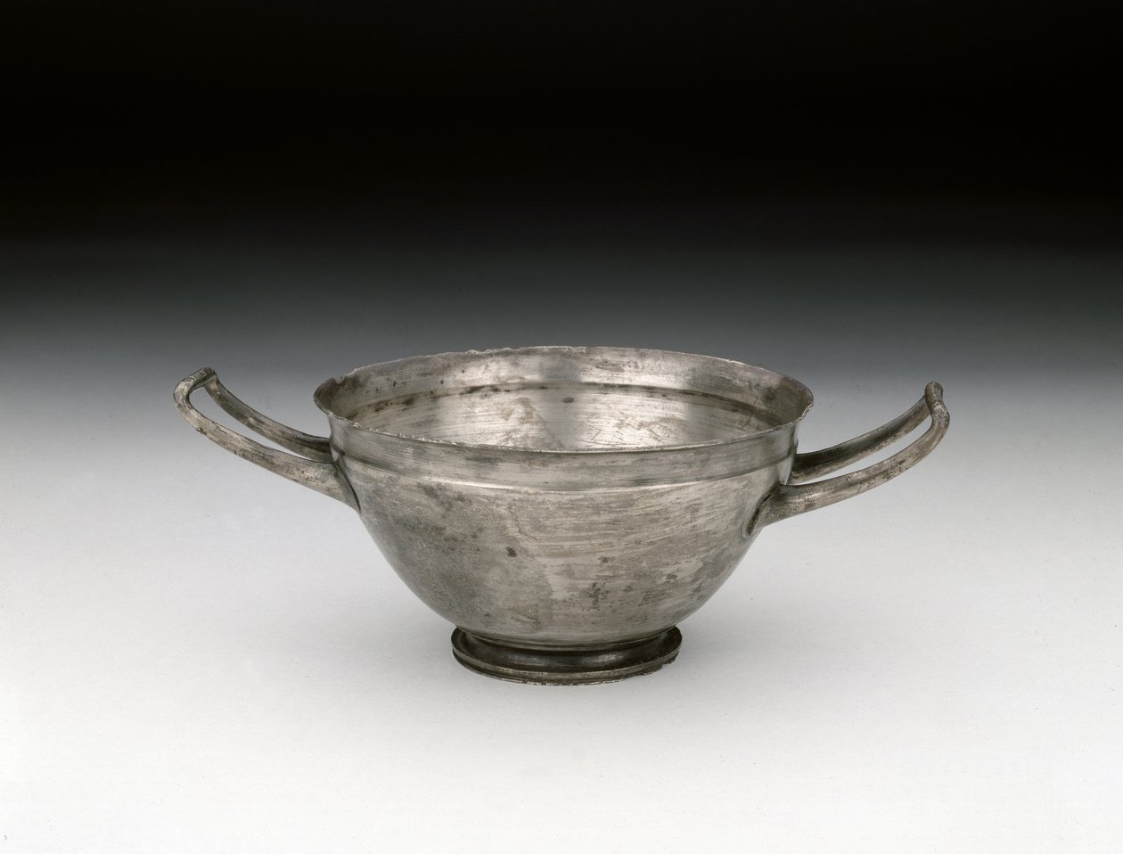 Cup, fra grav IV ved Nymphaeum på Krim, 500-tallet f.Kr. (sølv) av Scythian