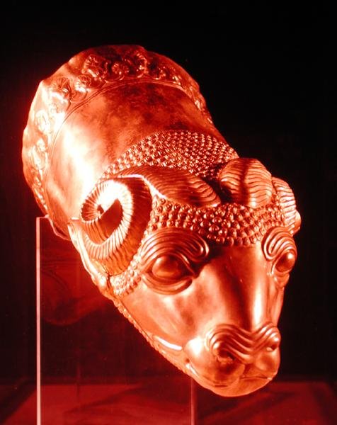 Rhyton i form av et moufflonhode (gull) av Scythian