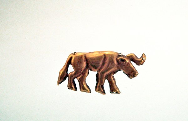 Striding bull, ornament fra en begravelsesbaldakin, sent 3. årtusen f.Kr. (gull) av Scythian
